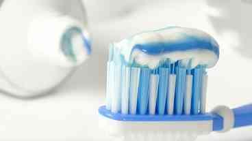 Anvisa libera creme dental Colgate após suspensão