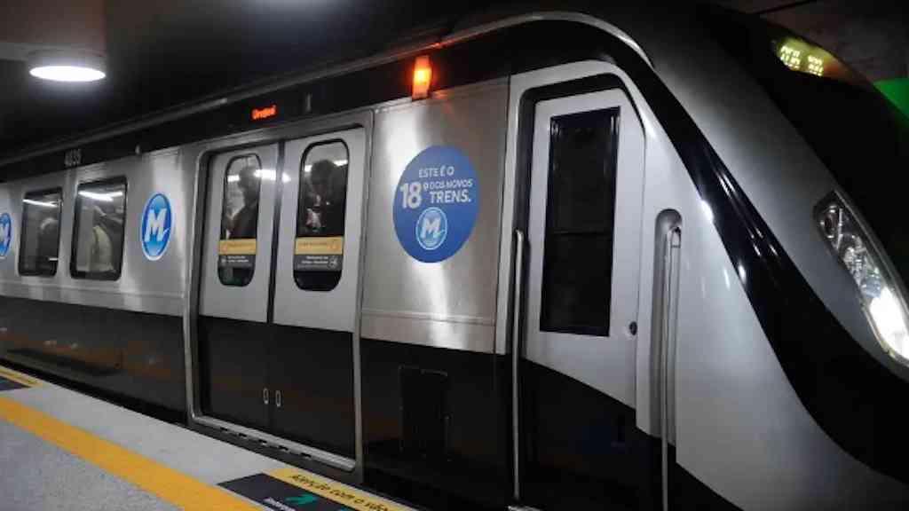 Serviço do metrô é retomado no Rio após falha | Problemas na circulação do metrô do Rio deixaram passageiros indignados